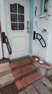 Main courante VEVOR avec un poteau pour 1 à 3 marches en extérieur, 40,5" L x 35,4" H main courante d'escalier courbée en métal, rampe d'escalier en acier au carbone montée au sol, poignée de maintien en U avec 2 barres transversales antidérapantes pour le garage Photo du client 1