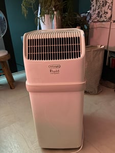 De’Longhi PAC ES72 PINGUINO COMPACT tragbare Klimaanlage mit Abluft, bis 60qm, 65 dB, weiß Kunden-Foto 2