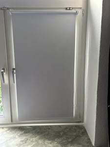 Verduisteringsrolgordijn 75x150 cm, beige. Thermorolgordijn, raamrolgordijn, eenvoudig te bevestigen zonder boren, zijtrekrolgordijn. Zonwering, warmtebescherming, privacy. Rolgordijn Klantenfoto 4