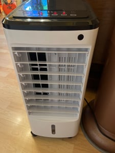 Ventilatorkombigerat Mobile Turmventilator 65W 4L-Tank Luftkuhler mit Wasserkühlung 12H Timer, 65° Oszillationsfunktion Fernbedienung  24x28.5x57cm Kunden-Foto 17