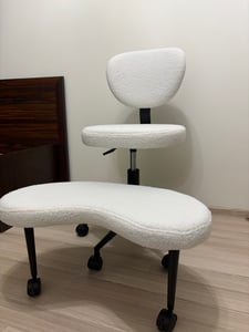 Kancelářská židle pro sezení se zkříženýma nohama, ergonomická židle s možností sezení se zkříženýma nohama, otočná o 360°, výškově nastavitelná, s opěrkou zad, bílá, manšestr Fotografie od zákazníka č. 1