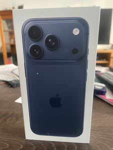 Apple iPhone 17 Pro , 16 cm (6.3"), 2622 x 1206 Pixel, 1 TB, 48 MP, iOS 26, Orange Kunden-Foto 9