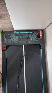 Tapis de course Walking Tapis de course pour la maison & le bureau - Walking Pad jusqu'à 6 km/h (moteur silencieux), idéal comme tapis de course Desk au bureau, jogging possible Photo du client 2