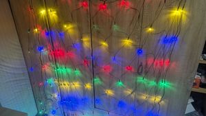 XINZI LED Netzlichter 6x4m - Fairy Lights, 8 Leuchtmodi warmweiß, IP44, Weihnachtsbeleuchtung Dekoration für Innen, Garten, Hochzeit, Party, Halloween Kunden-Foto 1