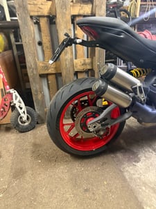 Portatarga ZIEGER Pro compatibile con Ducati Monster Foto del cliente 1
