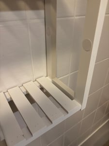 SONGMICS Badregal, Badezimmerregal, Bambus-Regal, 60 x 15 x 54 cm, Pflanzenregal mit 3 verstellbaren Ablagen, Wandmontage, freistehend, weiß BCB13W Kunden-Foto 2