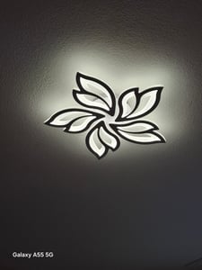 LZQ 60W LED-Deckenleuchte Moderne Dimmbare Mit Fernbedienung Deckenlampe Kreative Blumenform Design Metall Acryl Blütenblätter Esszimmerlamp Schlafzimmer Wohnzimmer Deckenlicht(3 Flugel) Kunden-Foto 1