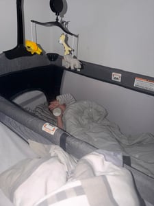 5 in 1 Reisebett, Baby Bett Laufstall bis 15 kg, Beistellbett mit Wickeltisch, Babyschaukel mit Matratze 120 x 60cm(Schwarz) Kunden-Foto 1