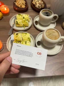 Cosumy 4er Cappuccino Tassen Set mit Untertassen Weiß – 200 ml Keramik Cappuccinotassen Set– Hält lange warm dank dickwandigem Steingut – Elegante Kaf Kunden-Foto 1