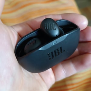 JBL Vibe Buds Auricolari Drahtlos Bluetooth 5.2 In-Ear Nero con Custodia Ricarica Kunden-Foto 2
