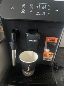 Philips Kaffeevollautomat 1200 Series, 2 Kaffeespezialitäten, Schwarz (EP1220/00) Kunden-Foto 5