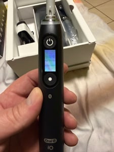 Oral-B iO Series 9, Elektrische Zahnbürste (schwarz/rosé, Black Onyx/Rose Quartz mit 2. Handstück) Kunden-Foto 3