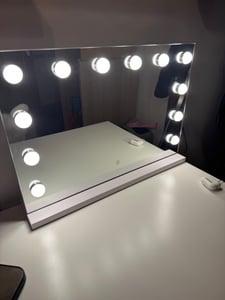 SensaHome Vanity Mirror Pro - hollywoodzkie lustro do makijażu z 12 ściemnianymi diodami LED, 3 tryby oświetlenia, 60 x 40 cm - czarne Zdjęcie produktu od klienta nr 1