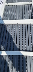 tillvex® Gartenbank Wetterfest 3-4 Sitzer mit Abdeckung & Kissen | Parkbank in Holzoptik bis 300kg belastbar UV-beständig | Sitzbank Garten Terrasse Balkon mit waschbarem Bezug Kunden-Foto 6
