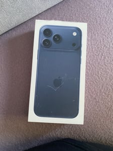 iPhone 17 Pro Max 256 GB, blu intenso, fotocamera da 48 MP Foto del cliente 6