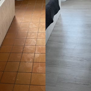LZQ 7,5m² Vinylboden Vinyl Laminat Selbstklebend Dielen Planke PVC Bodenbelag Rutschfest Wasserfest 54 Stück Vinyl-Dielen Holzmaserung Dielen Dicke 2 mm (Dunkelgrau) Kunden-Foto 5