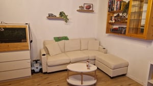 Merax Hoekbank, met slaapfunctie, L-vormige 3-zitsbank met voetenbankje, bekerhouders, USB-poort, Type C-poort, opbergruimte in de armleuningen, bank, slaapbank, corduroy stof, beige kleur Klantenfoto 1