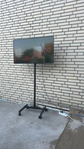 SucceBuy Rolovateľný TV stojan pre 431,8-1397 mm obrazovky, mobilný a flexibilný Fotografia od zákazníka č. 1