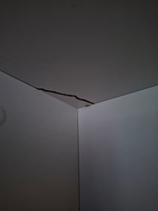 Kleiderschrank Drehtürenschrank  120 cm – Sonoma/Weiß mit rosa Griffe, Kleiderstange & Einlegeböden JONAS 19 Kunden-Foto 9