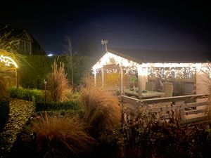 Meisterhome 400 LED Eisregen Lichterkette Weihnachtsbeleuchtung - 8m + 5m Zuleitung - mit Timer - 8 Funktionen - Eiszapfen Innen und Außen - Warmweiß Kunden-Foto 1