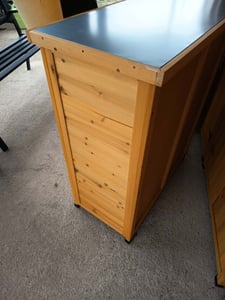 Gartenschrank Braun Holz mit 2 Türen & Regalen wetterfest Kunden-Foto 3
