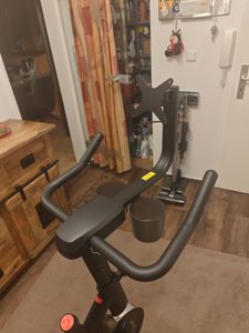 Heimtrainer Fahhrad für Zuhause, leises Fitnessbike mit HD-Screen, Magnetischer Widerstand, 8 Widerstandsstufen, bis 136 KG belastbar Kunden-Foto 3