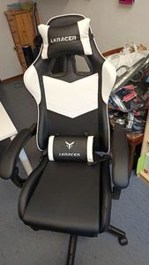 LUCKRACER Gaming-Stuhl Gaming Chair Bürostuhl Ergonomisch mit Lendenkissen Kopfkissen, Höhenverstellbarer Gamer Stuhl 150kg Belastbar, Fußstütze schwarz Kunden-Foto 3