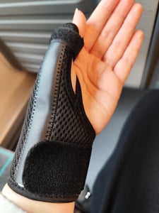 INF 109 Daumen-Handgelenk-Stützbandage - Atmungsaktiv & Verstellbar Kunden-Foto 1