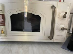 Gorenje MO20E1HRL Retro Standmikrowelle, 5 Leistungsstufen, 700 Watt, 20 l Volumen, Glastür, beige Kunden-Foto 3