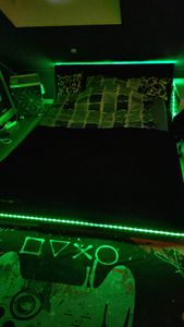 Letto imbottito Flieks 140x200cm con LED, letto matrimoniale letto giovanile con rete a doghe, letto classico letto in legno letto galleggiante letto da terra, PU, nero Foto del cliente 1