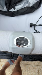 AREBOS Aufblasbarer Whirlpool "Barcelona", 185x185 cm, In- & Outdoor, mit Heizung, 910 Liter, Inkl. Abdeckung, Bubble Spa & Wellness Massage 6 Person Kunden-Foto 6