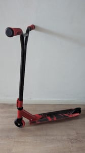 ArtSport Stunt Scooter Red Smoke - Trick Roller für Kinder & Jugendliche - 360° Lenker, 100 mm Alu Räder - Tretroller Rot Schwarz Kunden-Foto 1