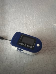 Pulsoximeter für den Finger zur Pulsmessung und Sauerstoffsättigung FÜR DEN FINGER Kunden-Foto 15