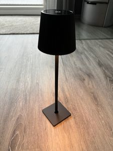 Sehr schöne LED Tischlampe 