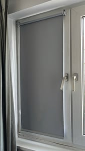 Sonello Verdunkelungsrollo Klemmfix ohne Bohren 105 x 210 Weiß Verdunklungsrollo Fensterrollo Rollo Seitenzugrollo Klemmrollo für Fenster & Tür Kunden-Foto 1