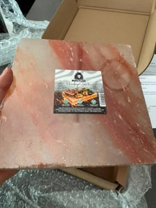 Marie Fleur Salzstein 20x20x2,5 cm – Grillstein & Salzplatte für Steak, Fisch und Gemüse – BBQ Zubehör zum Grillen, Servieren & Kühlen Kunden-Foto 1