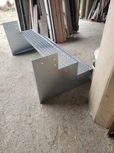 Scala a due gradini, modello 2, zincata, larghezza 70 cm, altezza 36 cm, senza corrimano Foto del cliente 5