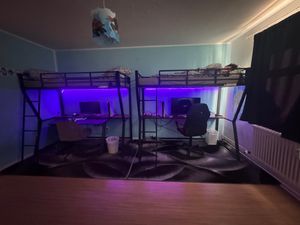 MODFU  Hochbett, 90x200cm  Kinderbett  Metallbett Jugendbett fernbedienbares Ambientelicht, Computerkonsolenablage, Schreibtisch, Steckdose+USB, Geländer, Treppe, Ohne Matratze, Weiß Kunden-Foto 1