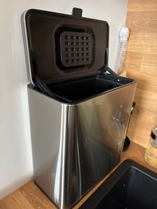 eluno Biomülleimer 6L mit Geruchsfilter, zum Hängen, Stellen oder Kleben, Komposteimer, 3 Montagearten, matt schwarz Kunden-Foto 2