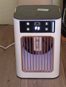 Tragbare Klimaanlage mit 2 kühlen Nebeln und 4 Geschwindigkeiten mit 7 Farblichtern und 900 ml für Zimmer, Büro, Camping Kunden-Foto 1