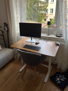 FLEXISPOT Bureau réglable en hauteur 80×50 cm - réglage manuel en continu, bureau assis-debout sans électricité, mobile avec roulettes (blanc) Photo du client 1
