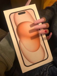 Apple iPhone 15 512GB Rosé Kunden-Foto 12