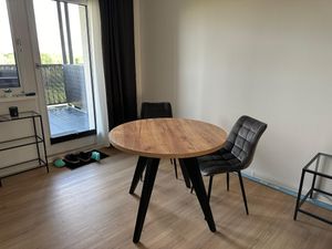 Table ronde à rallonges pour la salle à manger, LORA, style loft, scandinave, diamètre : 100 / 150 cm, Couleur : Chêne Craft Golden / Blanc Photo du client 1