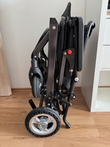 Elektrický invalidný vozík – skladací cestovný model – ultralahký (9,8 kg) – 1 akumulátor – vhodný na leteckú prepravu Fotografia od zákazníka č. 1