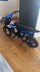 RCB, moto électrique pour enfants, roues de 12 pouces, moteur de 300W, vitesse maximale de 25 km/h, autonomie de 15 km. VTT électrique pour enfants de 3 à 12 ans Photo du client 1