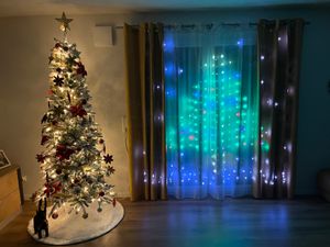 Yorbay 210cm Künstlicher Weihnachtsbaum Slim mit Beleuchtung LED Tannenbaum für Weihnachten-Dekoration, Schneebeflockt, Schmal, Weiß Kunden-Foto 5