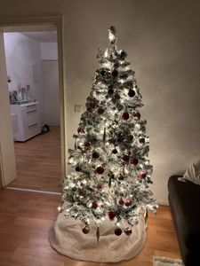 COSTWAY 225cm albero di Natale artificiale con neve incl. 1010 aghi in PVC, 450 luci LED bianco caldo e supporto in metallo, abete, albero di Natale, bianco Foto del cliente 21