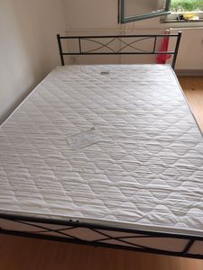 Yaheetech Metalowa rama łóżka 140 x 200 cm, rama łóżka z zagłówkiem w kształcie skrzydła, czarna Zdjęcie produktu od klienta nr 2
