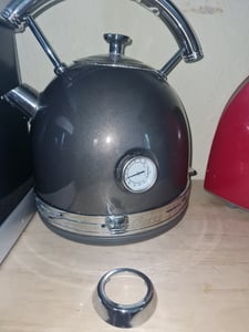 ProfiCook Wasserkocher 1,7L im stilvollen Vintage-Design - Retro Wasserkocher mit massivem Metallgehäuse und Chrom-Applikationen - mit Temperaturanzeige, 2200W - PC WKS 1192 anthrazit Kunden-Foto 1
