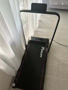 FunLife F1 Walking Pad klappbar – 3-in-1 Untertisch Laufband mit Haltegriff, 1–8 km/h, kompakt & leise für Zuhause, Büro & Homeoffice Kunden-Foto 13